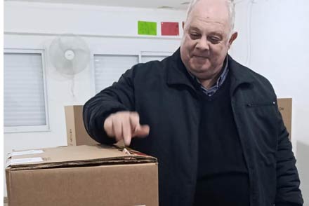 El intendente Sergio Ramseyer emitiendo su voto este domingo, donde fue reelecto con más del 74% de los votos