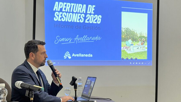 Intendente Gonzalo Braidot brindando su mensaje durante la apertura de sesiones ordinarias 2026 del Concejo Municipal de Avellaneda